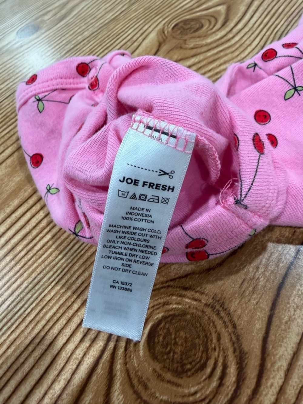7/$20 Joe Fresh Pink Cherry & Strawberry Print Long-Sleeve Baby One-Piece Cotton - Picture 4 of 4